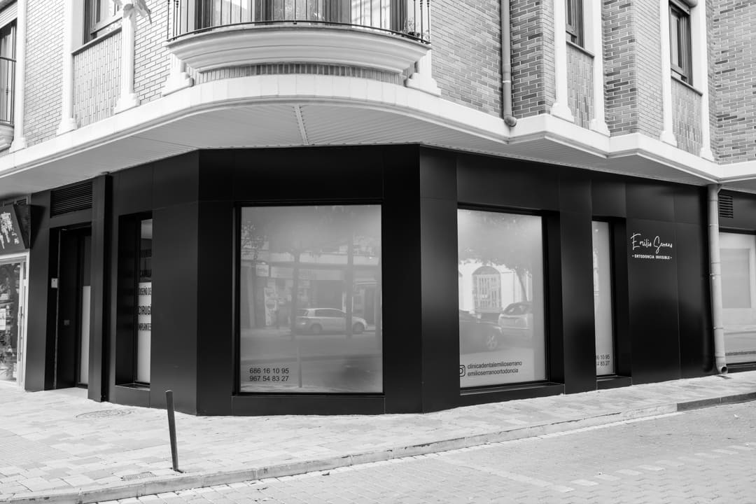 Clinica Dental Emilio la Roda fachada